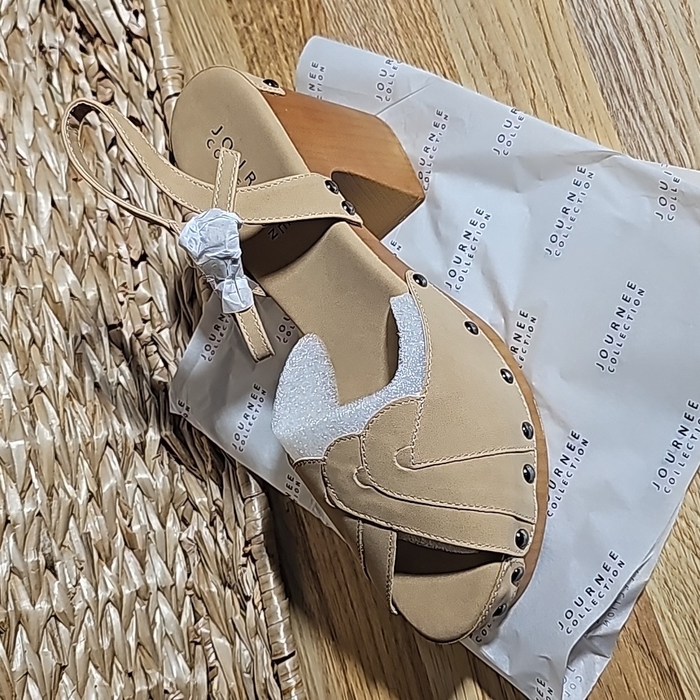 Women's Platform sandal size 11, tan